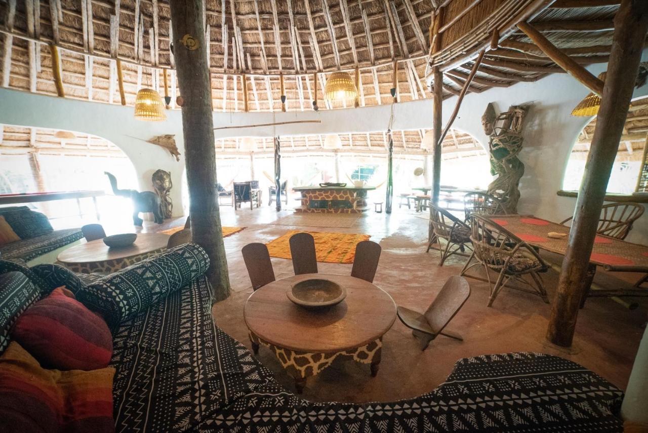 La Case Girafe Bed & Breakfast Boukot Ouolof Exterior photo